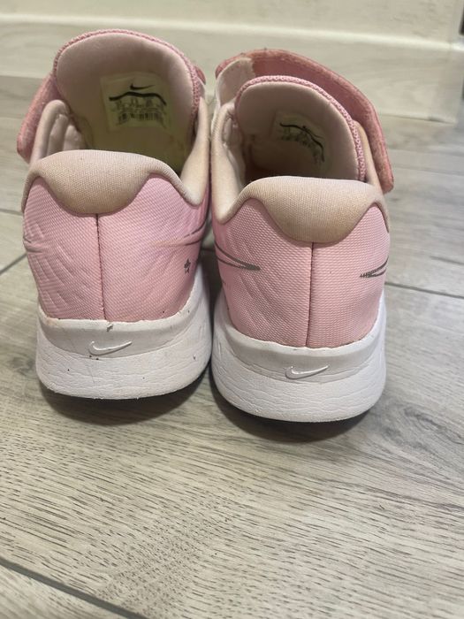 Кросівки Nike для дівчинки