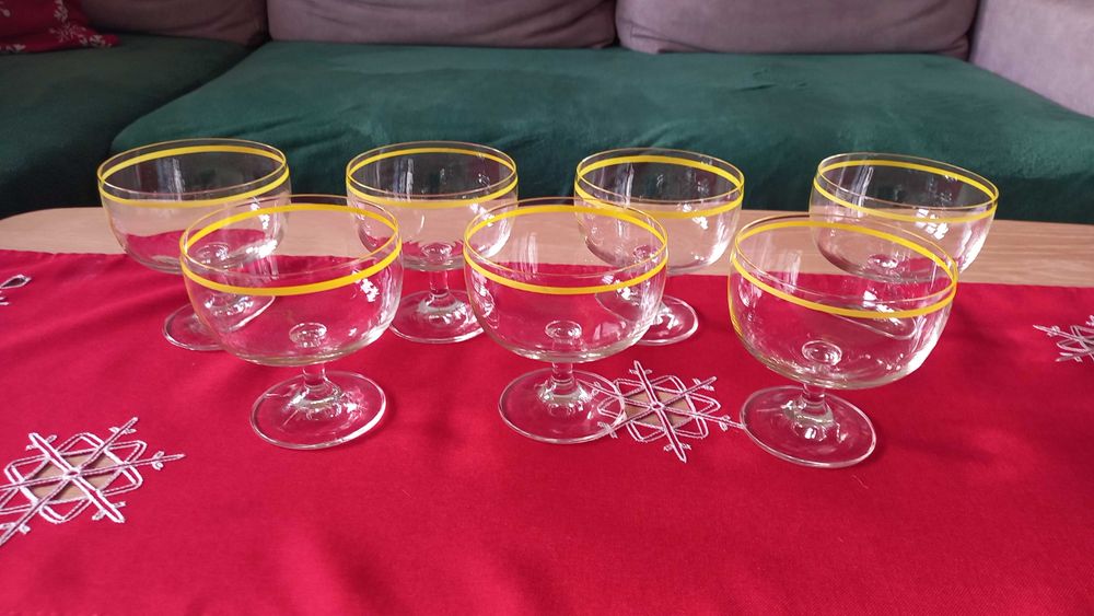 Kieliszki do szampana z czasów PRL 7 szt.