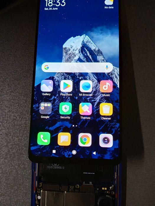 Xiaomi Mi 9 6/128 ГБ (Жива плата, чистий, без акаунтів) + 3 чохли та нове захисне скло!