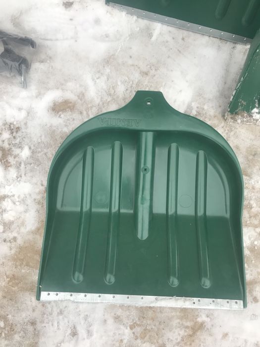 Лопата для снігу Леміра