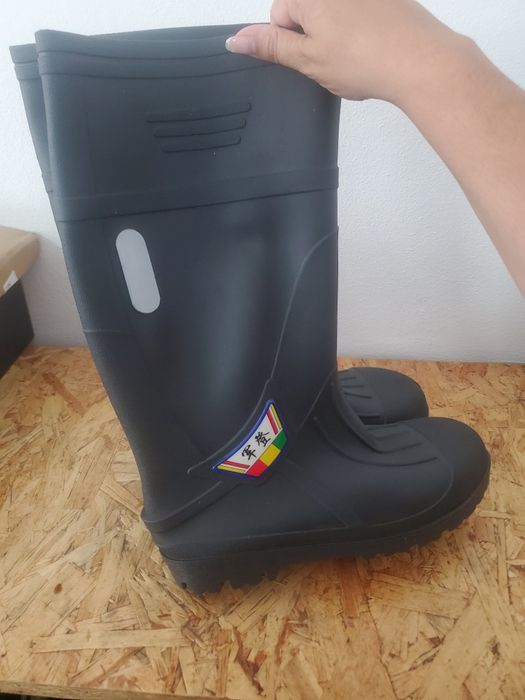 Botas impermeáveis com biqueira de aço