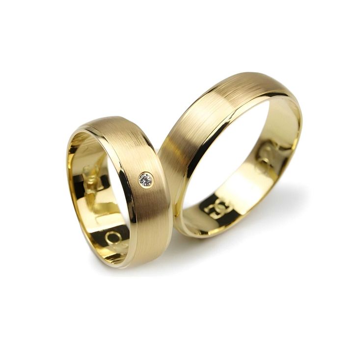 Obrączki ślubne z żółtego złota półokrągłe z cyrkonią 6 mm Lux L 024