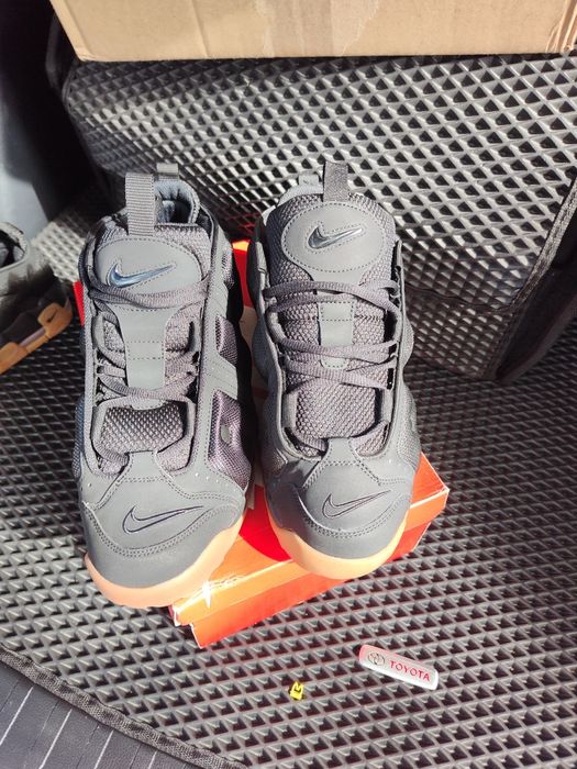 Nike Uptempo Low black gum