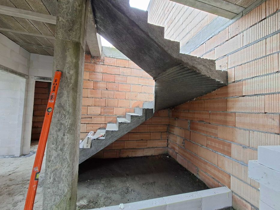 Budowa domów. Schody betonowe. Usługi murarskie. Poznań i okolice.