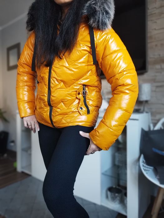 Ładna kurtka zimowa ciepła musztardaowa r S M