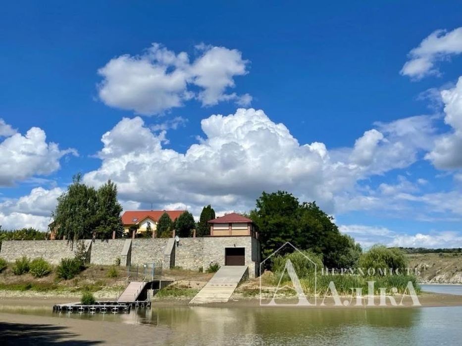 Продам великий маєток в неймовірному місці на березі річки Дністер