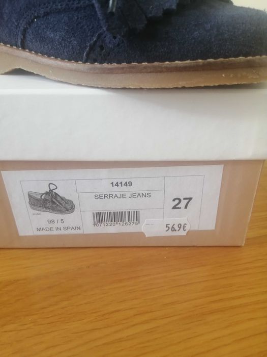 Sapatos de criança novos n 27