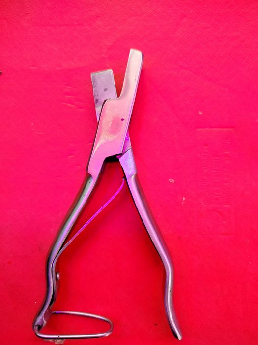 Щипці для вищипу.