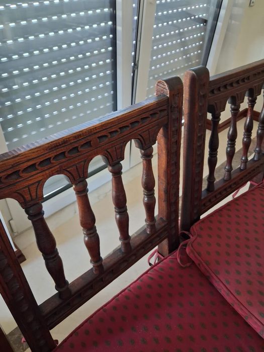 Conjunto de mesa com 5 cadeiras