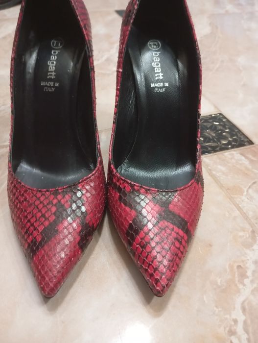 Туфлі лодочки на шпильці