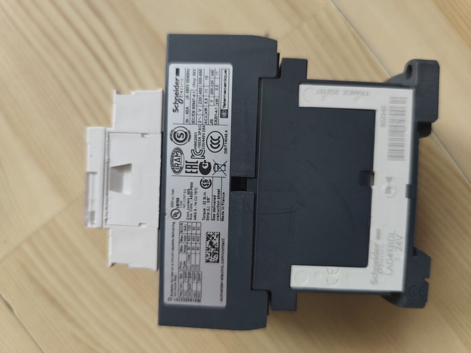 Stycznik Schneider Electric LC1D25BD – 25A lub LC1D09BL 1 szt