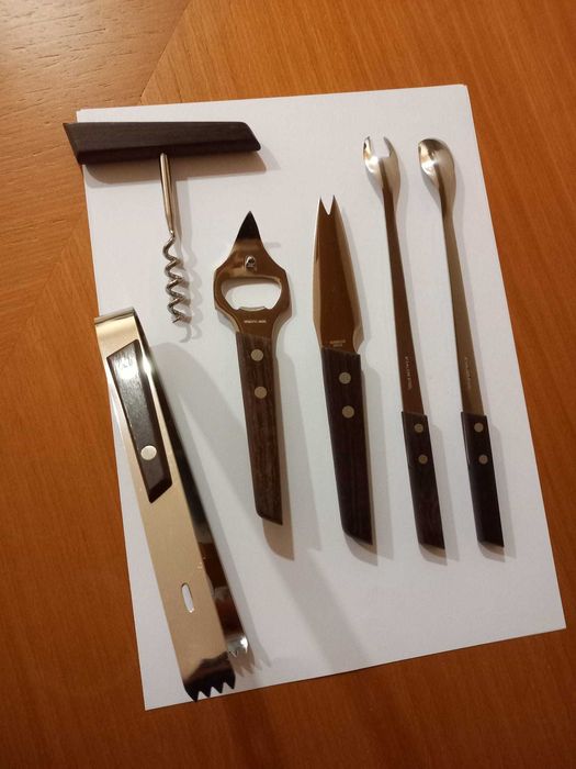 Set de 6 utensílios para Bar, em aço inox e madeira, novo.