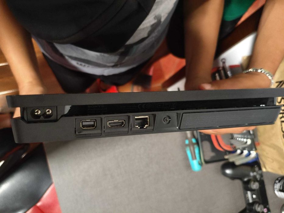Play Station 4 como nova