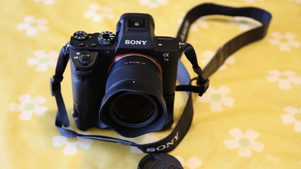 Sony A7II, Full frame + Grip + Lente Viltrox 20 mm