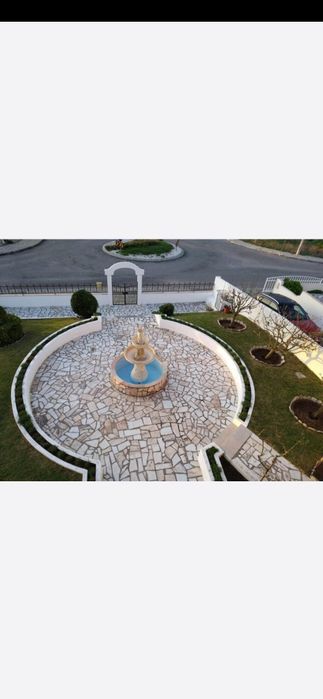 Casa tranquila com jardim perto das praias e com vista para o mar