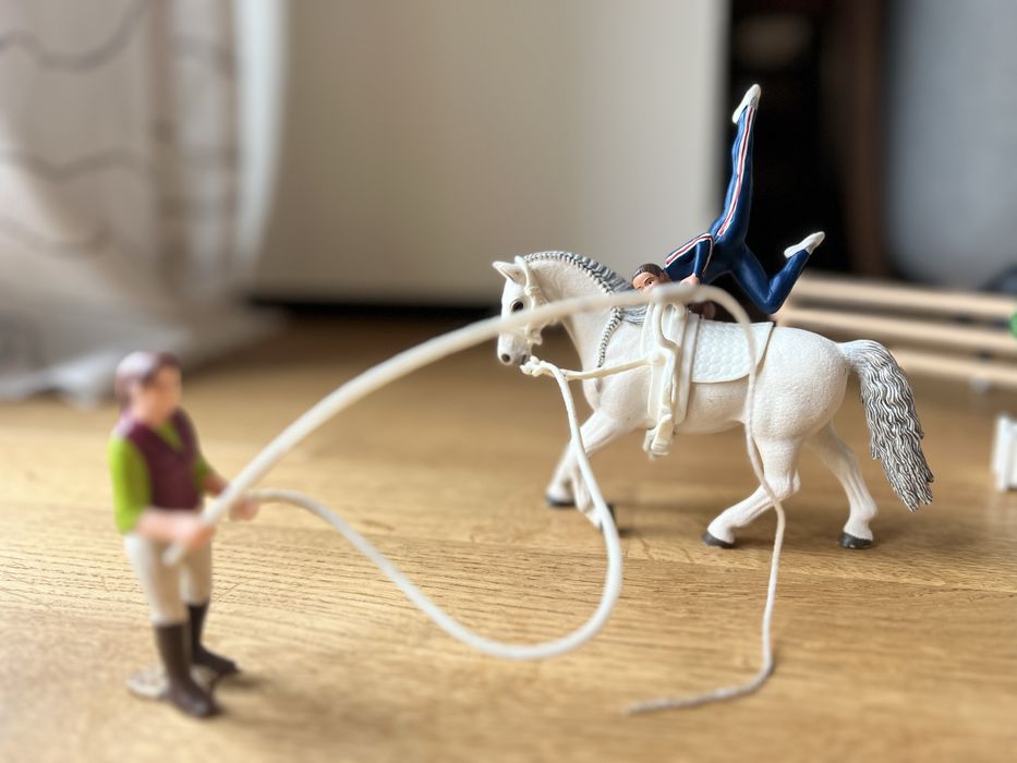 Zestaw schleich plac do jazdy z zadaszeniem