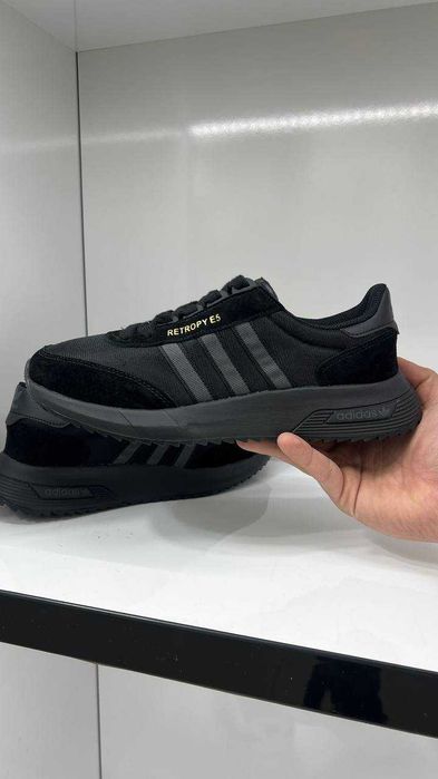 Кросівки Adidas Retropy E5 чорні (42 розмір)