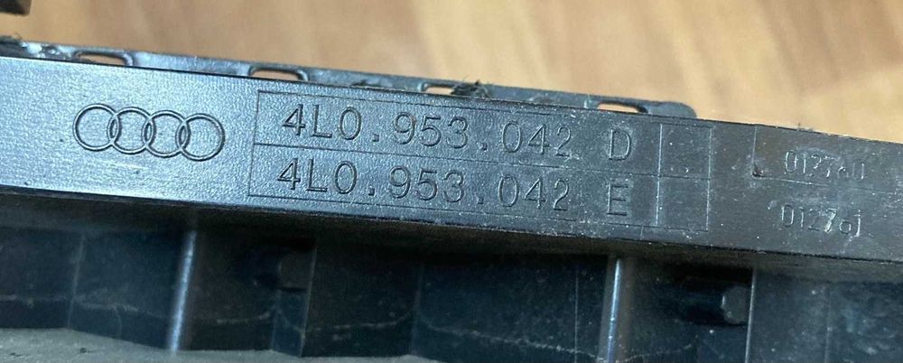 Указатель поворота 4L0953042D\E на 12 диодов Audi Q7 2010 - 2015