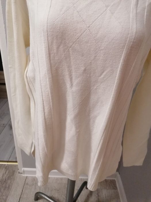 Sweter damski wełna kremowy delikatny muły przyjemny