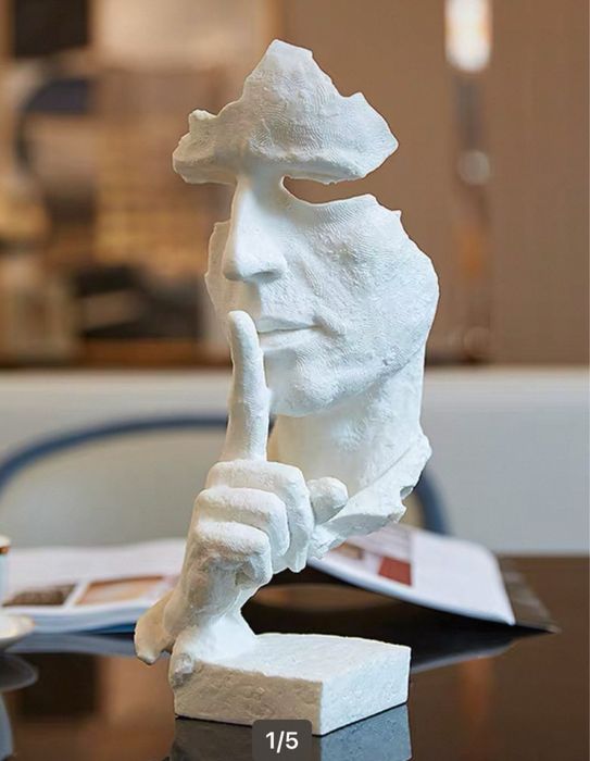 Escultura de máscara silenciosa.Zlindissima. Nova