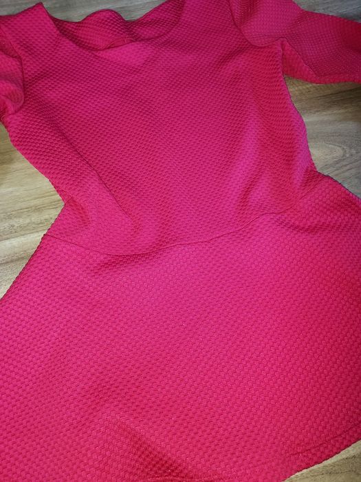Bluzka koszulka z baskinką rozkloszowana