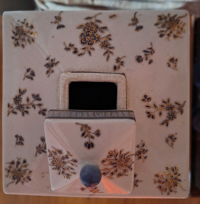 Pote em louça de cantão