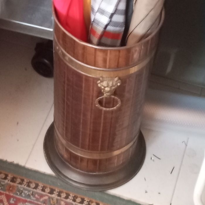 Balde para chapéus de chuva