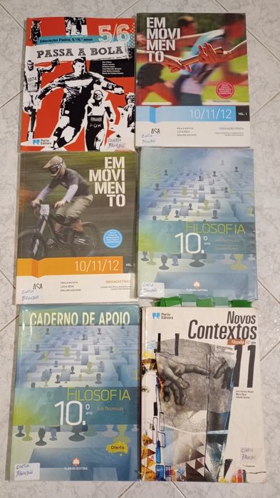 Livros / manuais / cadernos de atividades escolares