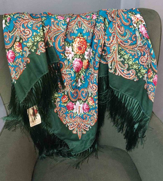 Українська хустка зелена з китицями