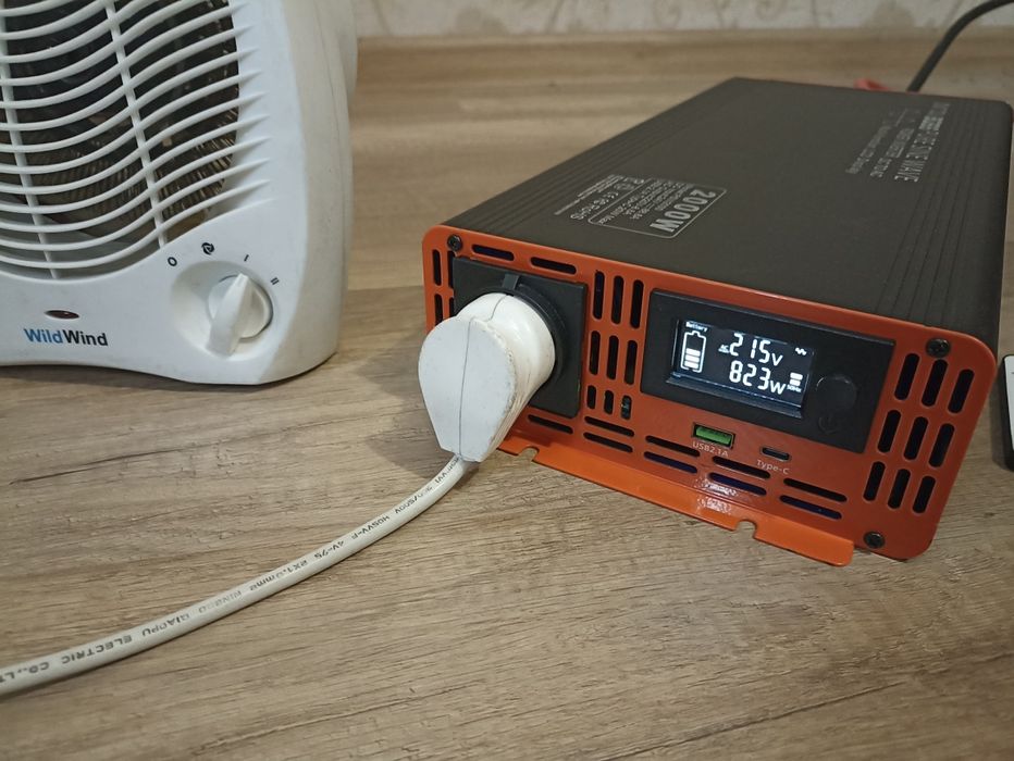 Інвертор DATOUBOSS 2000Ватт, 24/220 + подарунок.