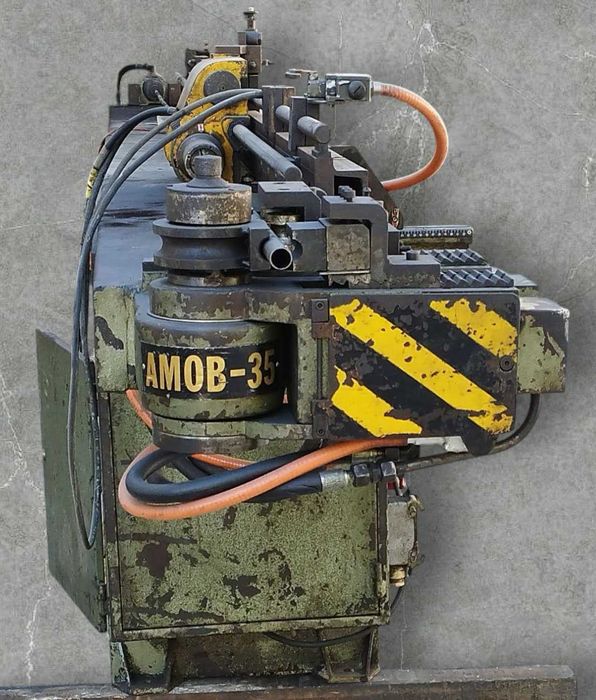 maquina de curvar tubo AMOB