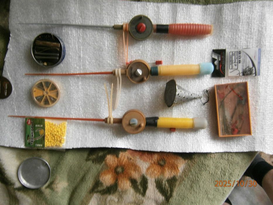 удочки для рыбалки.