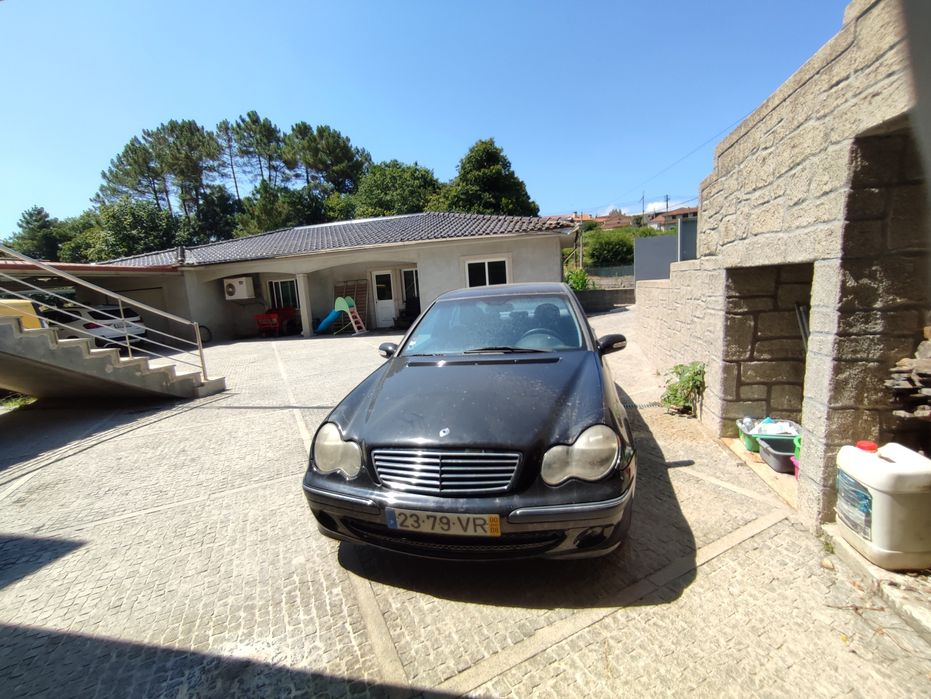 Mercedes C220 in good working condition, black