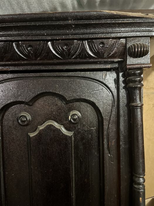 Старовинна шафа (антикваріат)