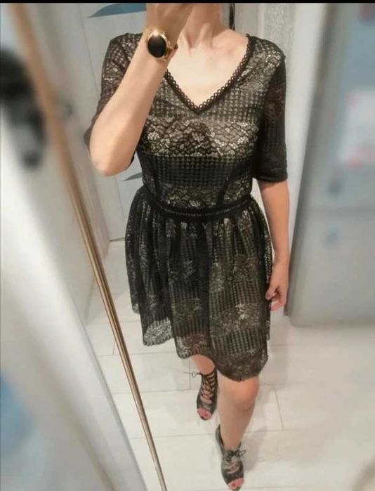 Sukienka czarna koronkowa beżowa M house