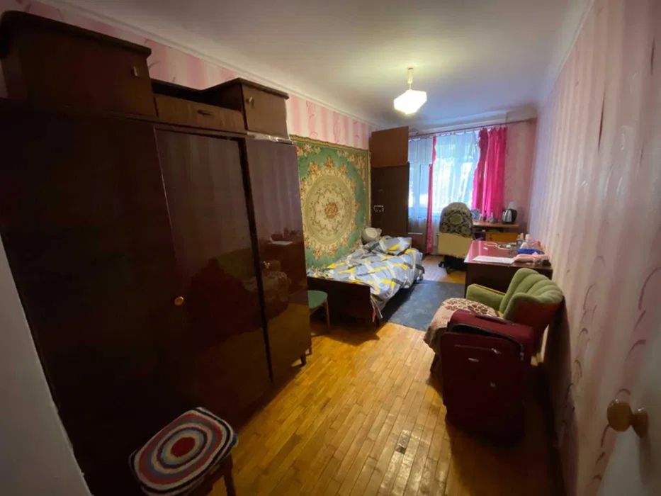 Продам 3-и кімнатну квартиру район Ковалівського парку.