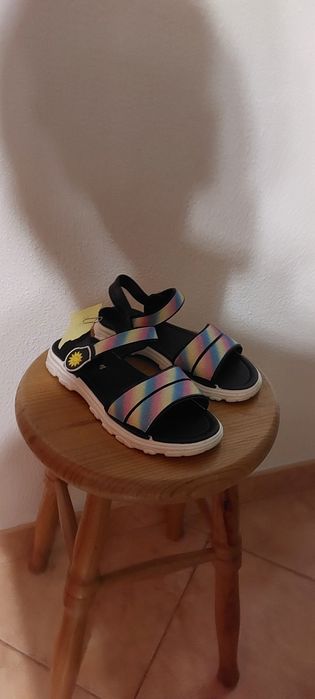 Vende-se Esta sandália