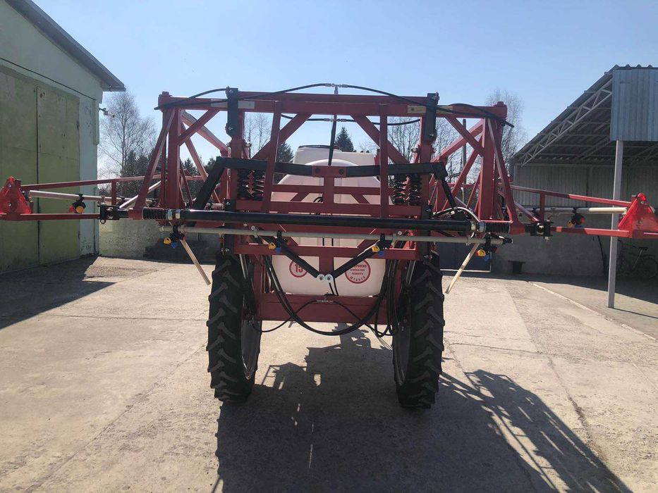 Обприскувач Оприскувач причіпний штанговий 3000 штанга 24м.