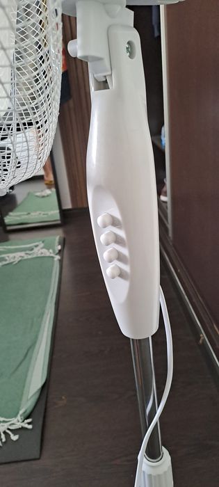 Ventilador branco de 3 velocidades