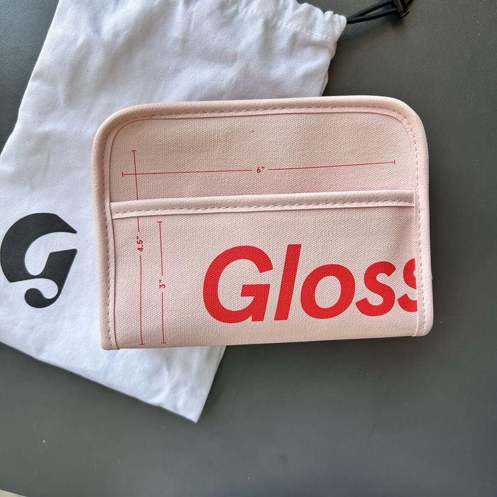 Glossier mini косметичка з офіційного сайту