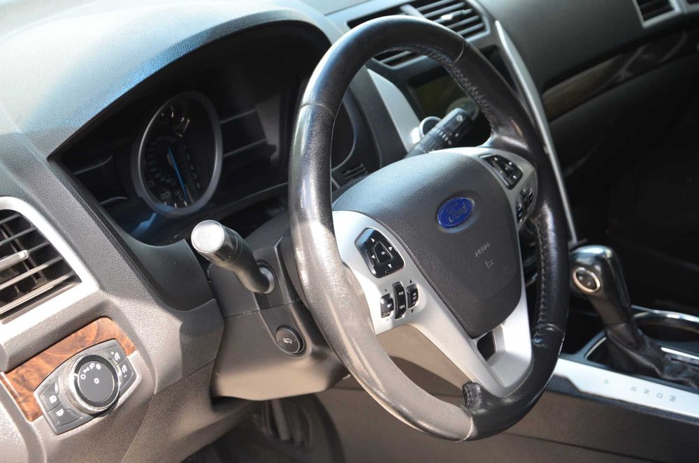 Продам FORD EXPLORER 2013 года выпуска