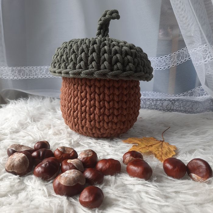 Koszyk z przykrywką żołądź z czapeczką na szydełku handmade jesienny