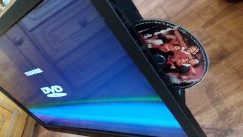 Toshiba 24" LED Hdmi wbudowane DVD USB + Pilot