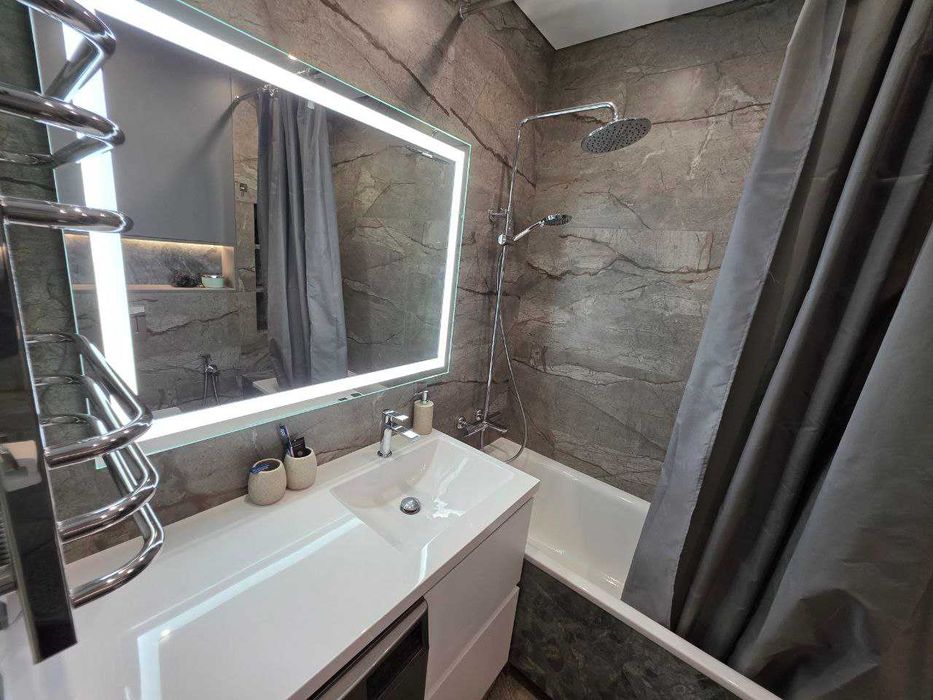 Двокімнатна з ремонтом, ЖК Нові метри Центр, газ, 2% оформлення