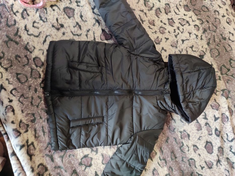 Продам теплу курточку