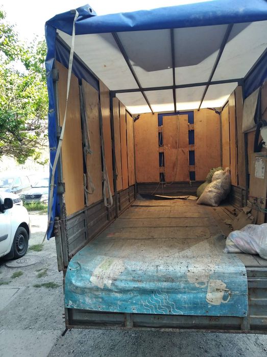 Вывоз старой мебели с хламом, большой объём.