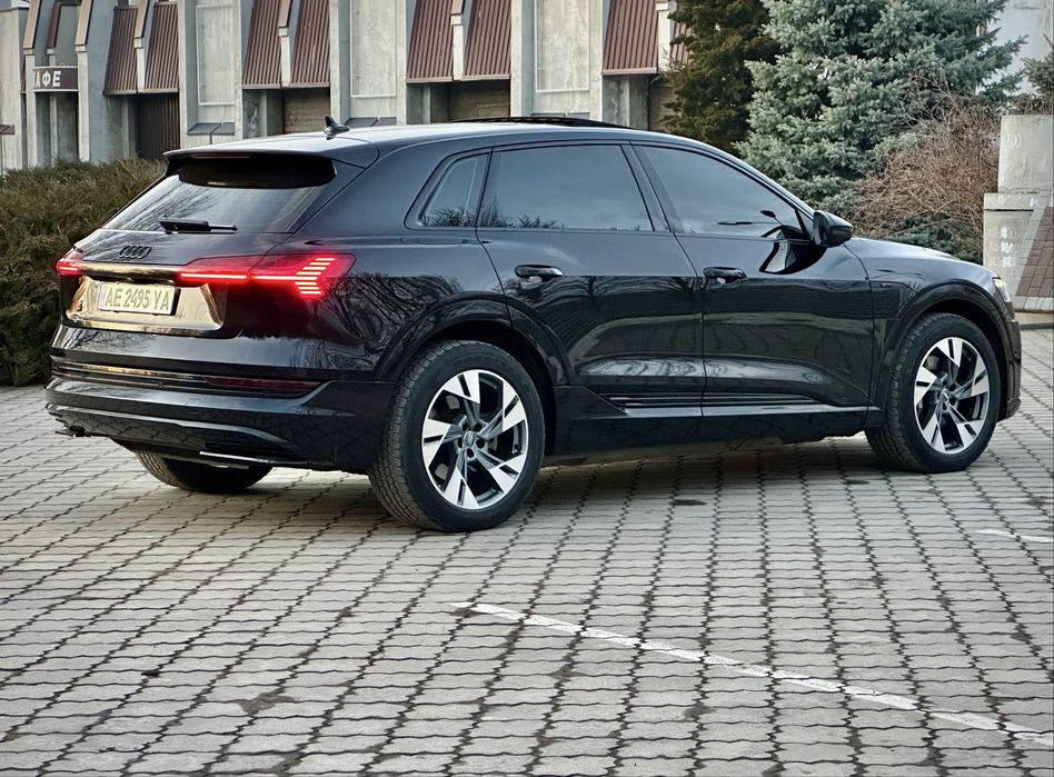 Audi E-tron 95kBt S-line 408л.с Quattro Европа Некрашена  Обмен