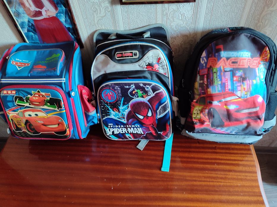 Рюкзаки шкільні 1-4 класс