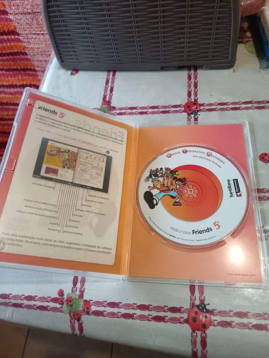 CD-ROM  DVD Manual Interactivo Multimédia Friends 5