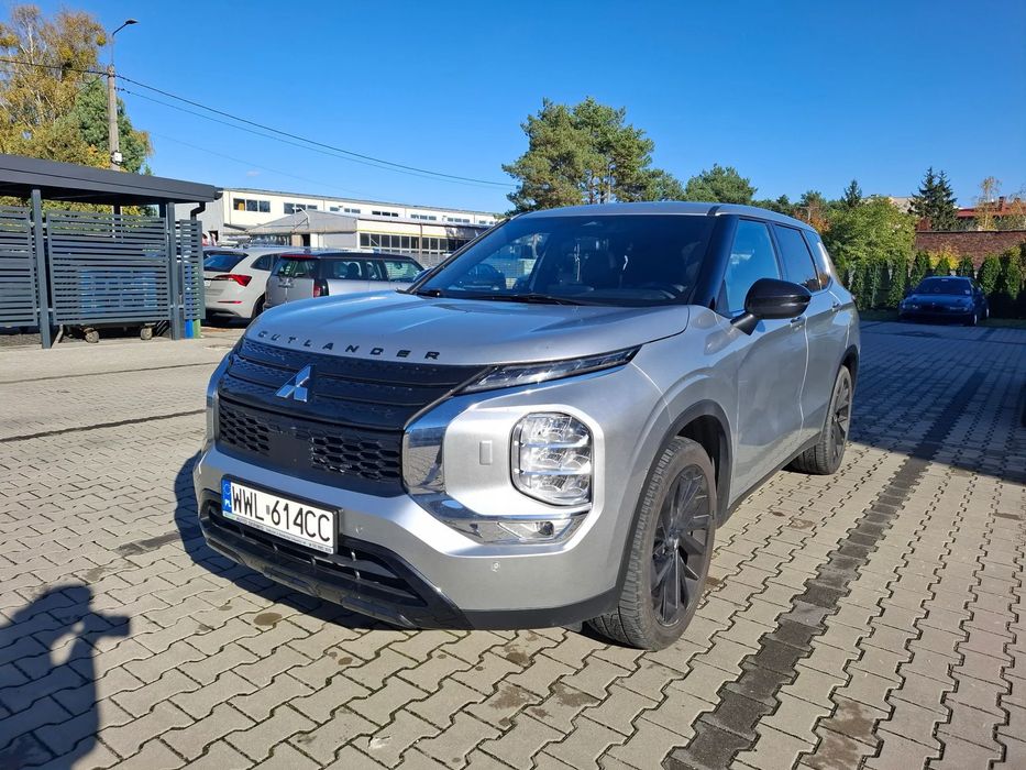 Mitsubishi Outlander Mitsubishi Outlander IV 2.5 benzyna automat 4x4 7 osobowy